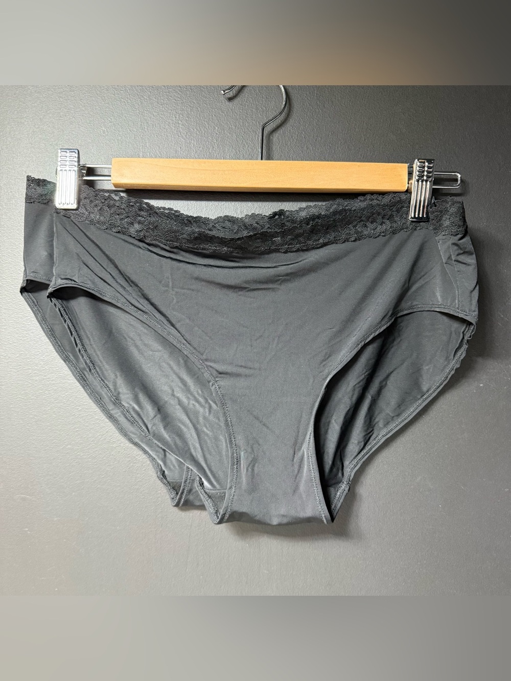 Natori Finishing Touch Lace Trim Brief Panty 7743365 Size L